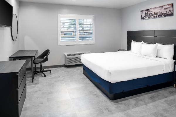 Hollywood Inn Express LAX image 2